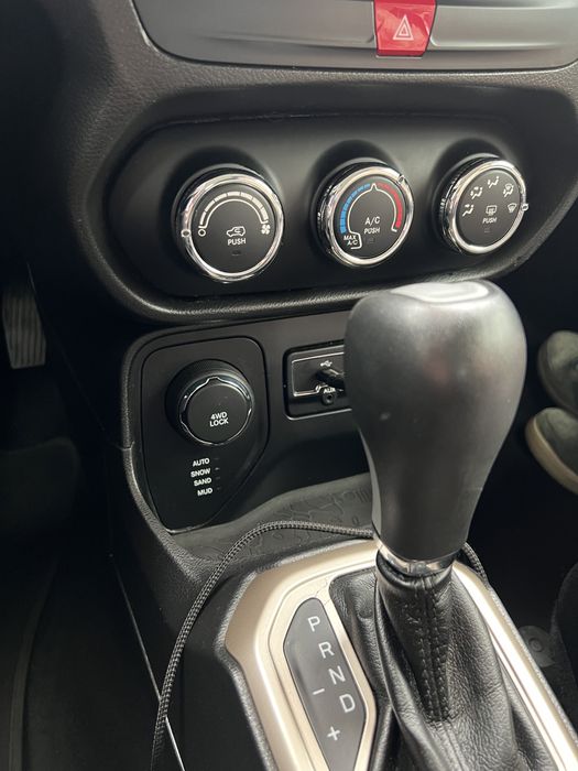 Продам Jeep Renegade Latitude 2016