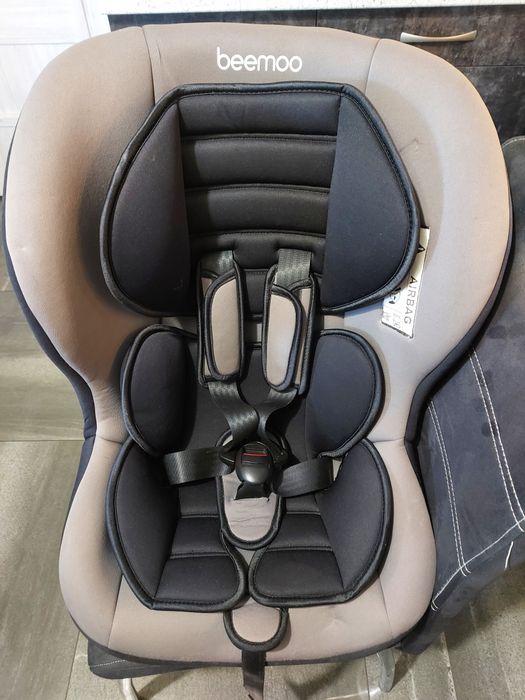 Fotelik samochodowy beemoo 0-18kg. Tyłem do kierunku jazdy.