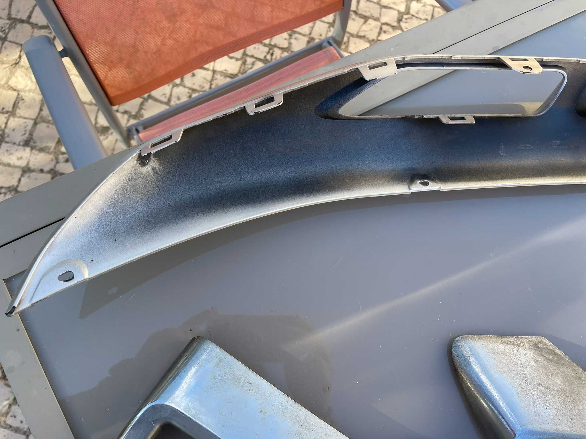 Acessórios cromados para carroçaria Peugeot 3008  bom estado.