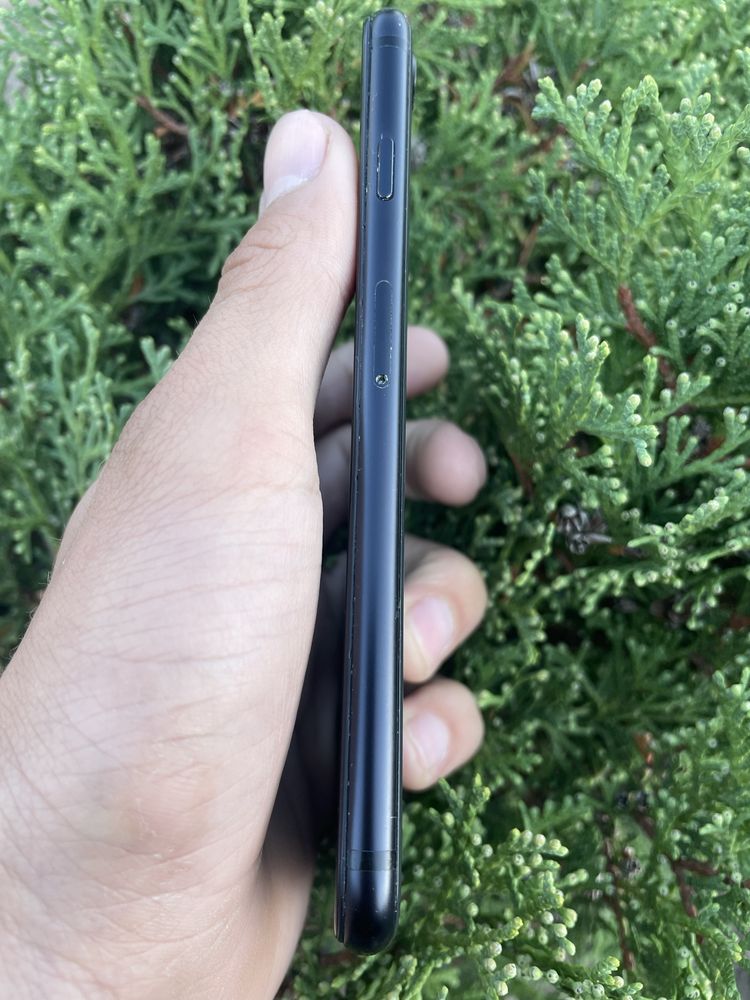 Продам iphone se 2020 64gb