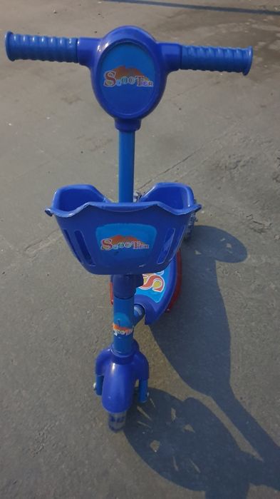 Trotineta criança com música