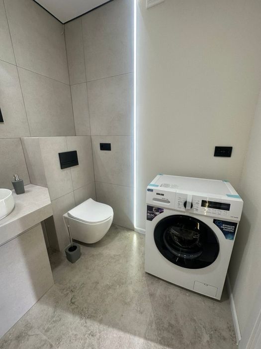 Продаж сучасної 2 кімнатної квартири по вул. Смакули