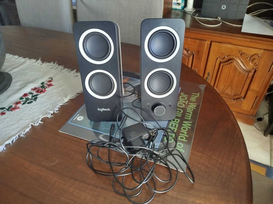 colunas de som para pc logitech  novas