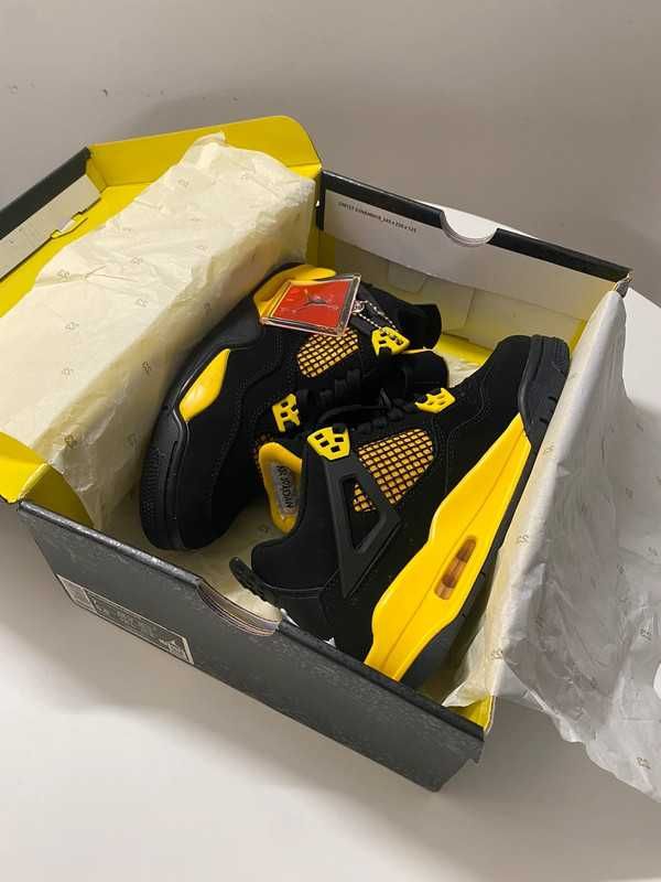 Jordan 4 Retro Thunder 41