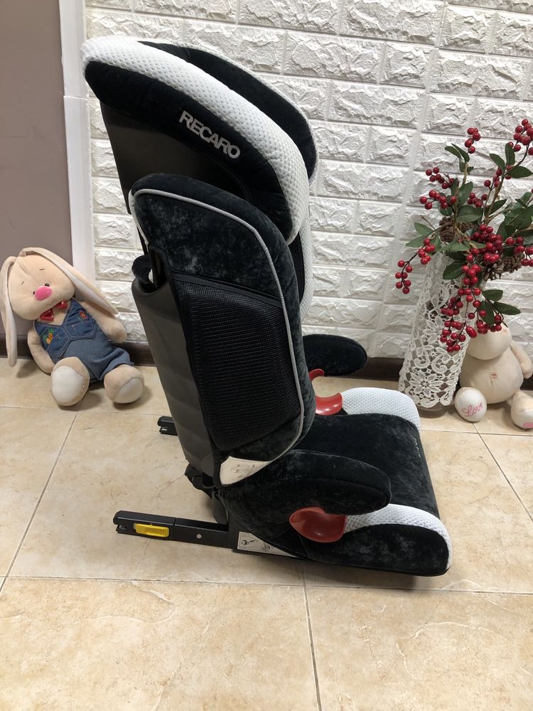 Автокрісло Recaro Monza Nova Seatfix Група 2/3 (15-36кг)