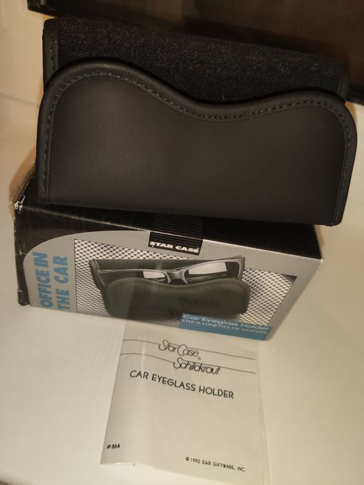 Футляр для окулярів в авто