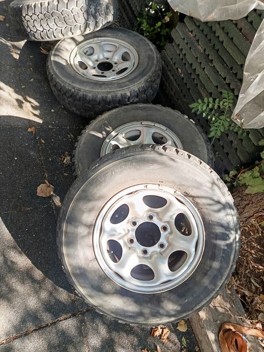 Conjunto de jantes e pneus furacão japo para Terrano 2 ou compatíveis