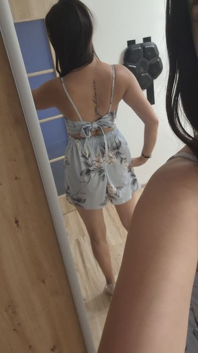 Kombinezon krótki, kwiaty