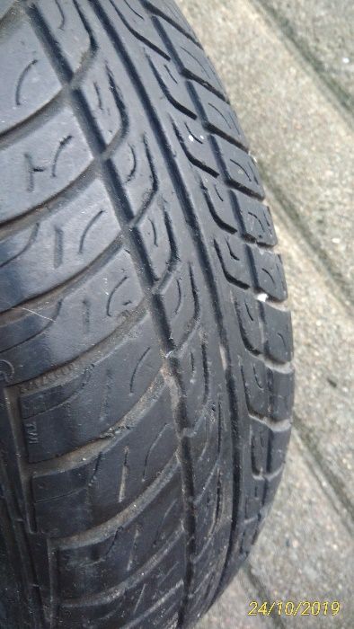 Pneu 165/70 R13 79T