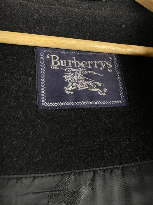 Klasyczny czarny plaszcz vintage burberry w krate burberry brit