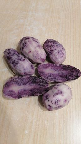 Fioletowe ziemniaki na sprzedaż