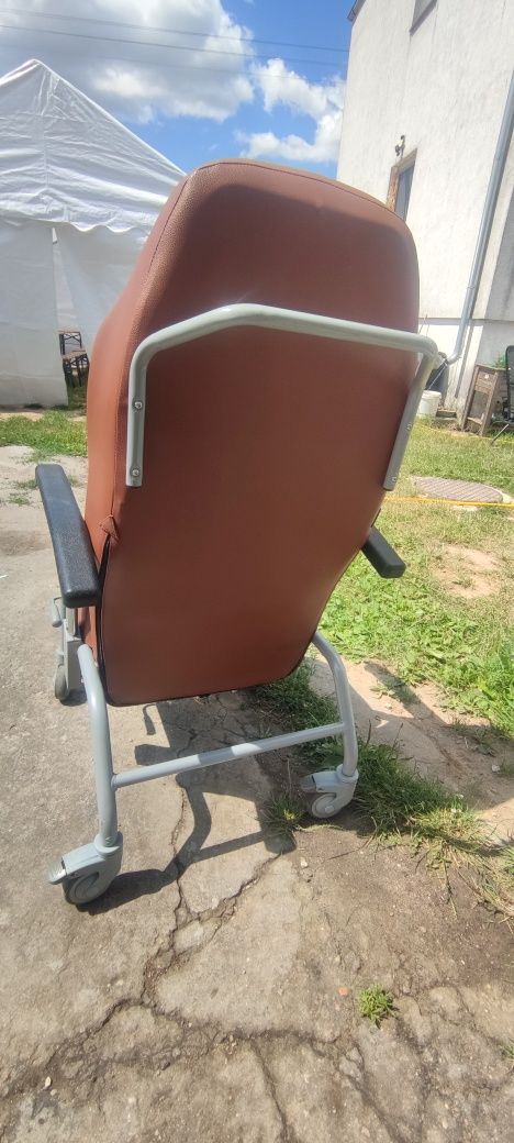 Wielofunkcyjny fotel geriatryczny