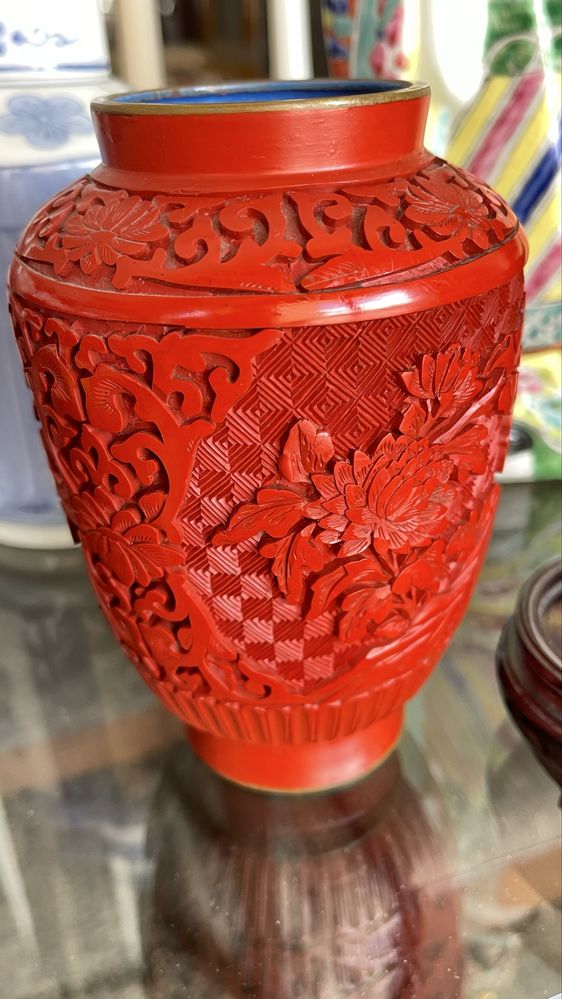 Pote chines em Cinnabar lacada