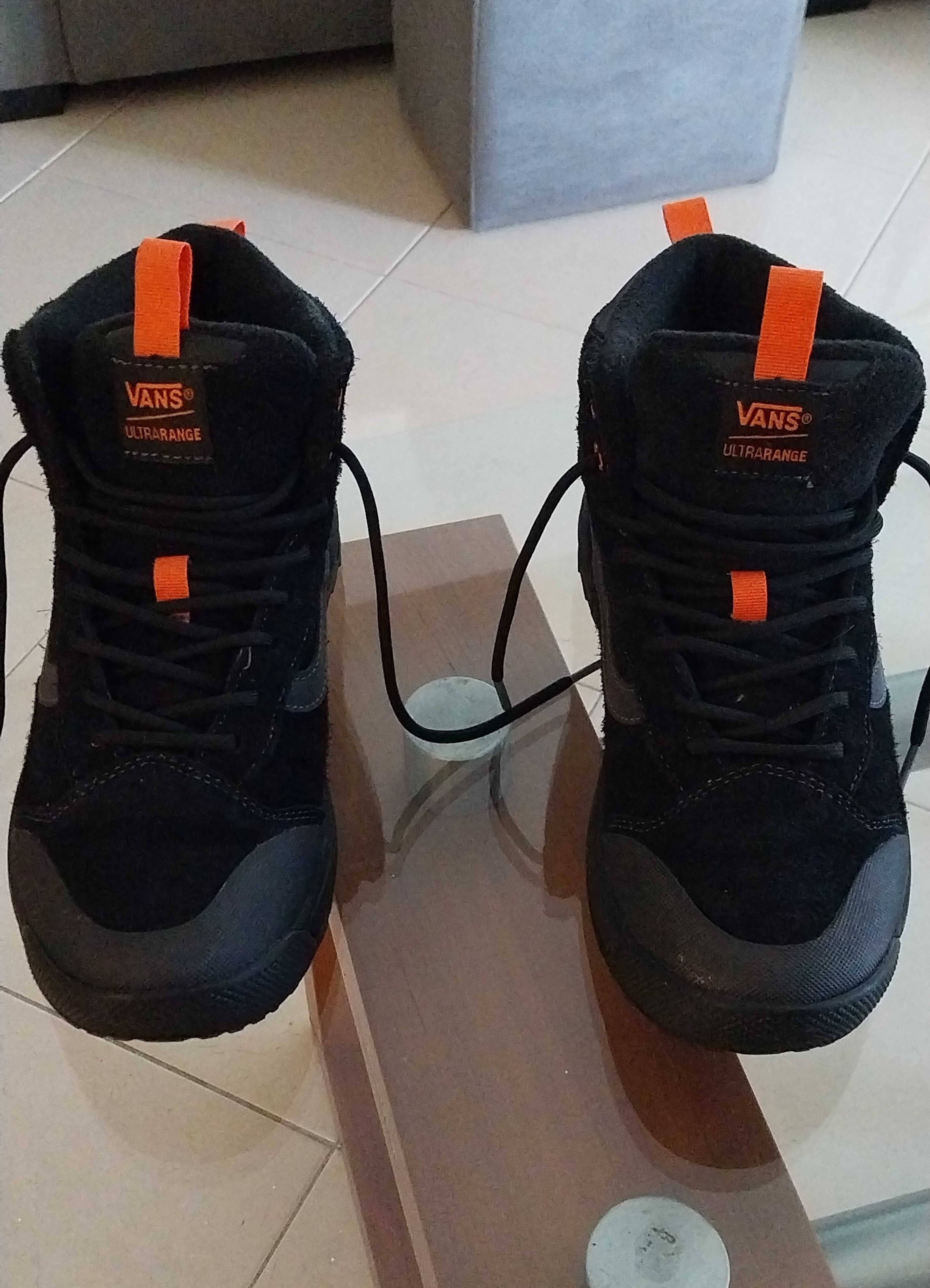 Botas da marca Vans práticamente novas