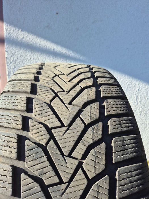 Opony zimowe Uniroyal WinterExpert 245/45/18