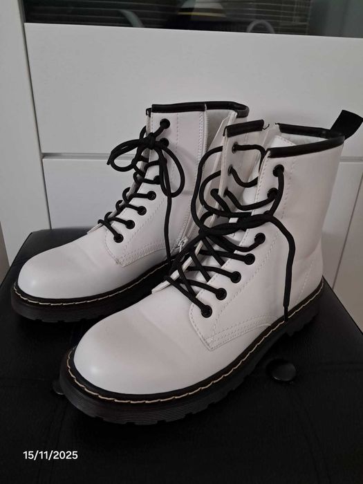 Vendo Botas Brancas tipo tropa - Tamanho 41