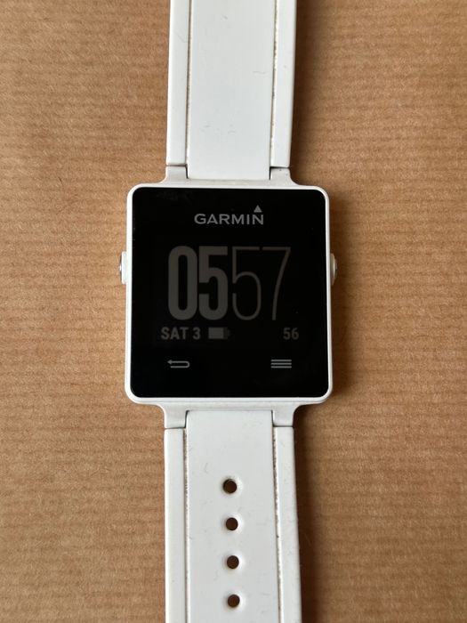 Garmin vívoactive (першого покоління) — фітнес-годинник з GPS