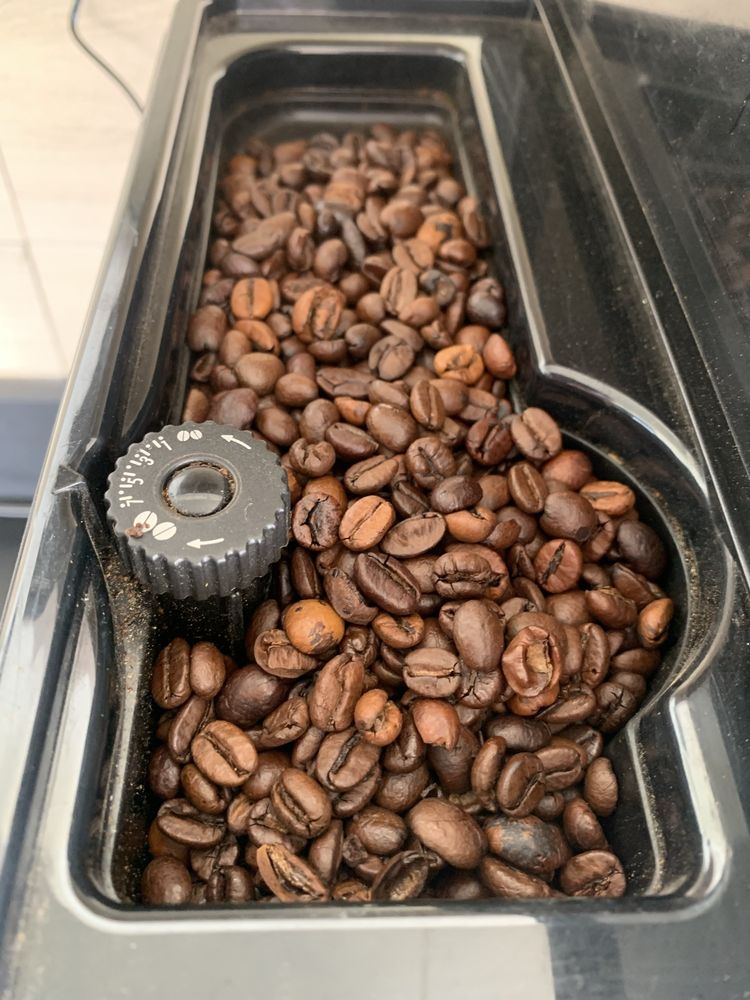 Ekspres do kawy DeLonghi magnifica.