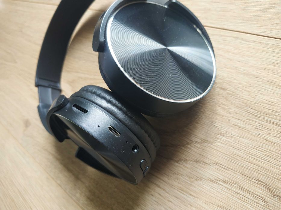 Бездротові навушники Bluetooth Wireless XB450BT робочий один