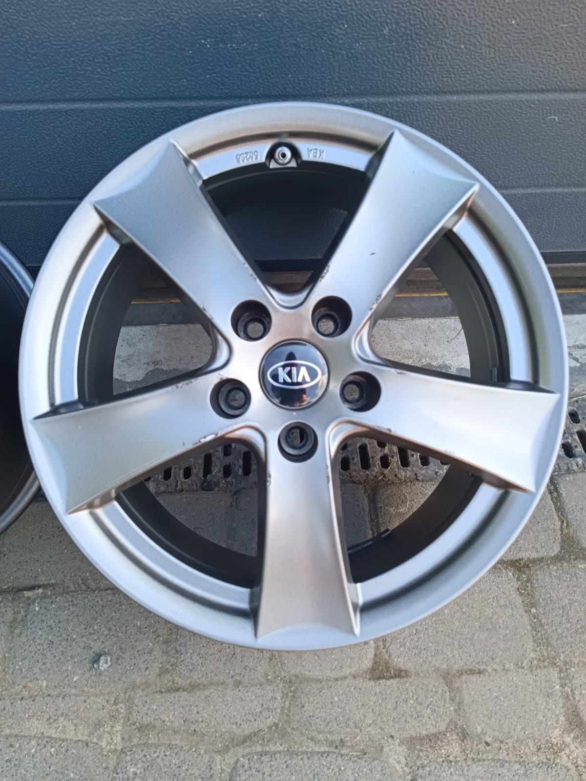 Felgi aluminiowe 5x114,3 KIA R17 J7 ET48