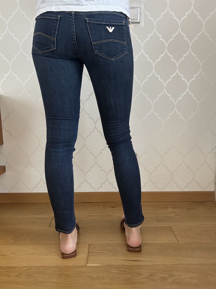 Spodnie jeansy Armani XS