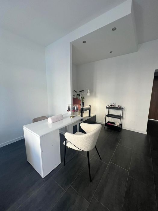 Stanowisko manicure podnajem + pedicure