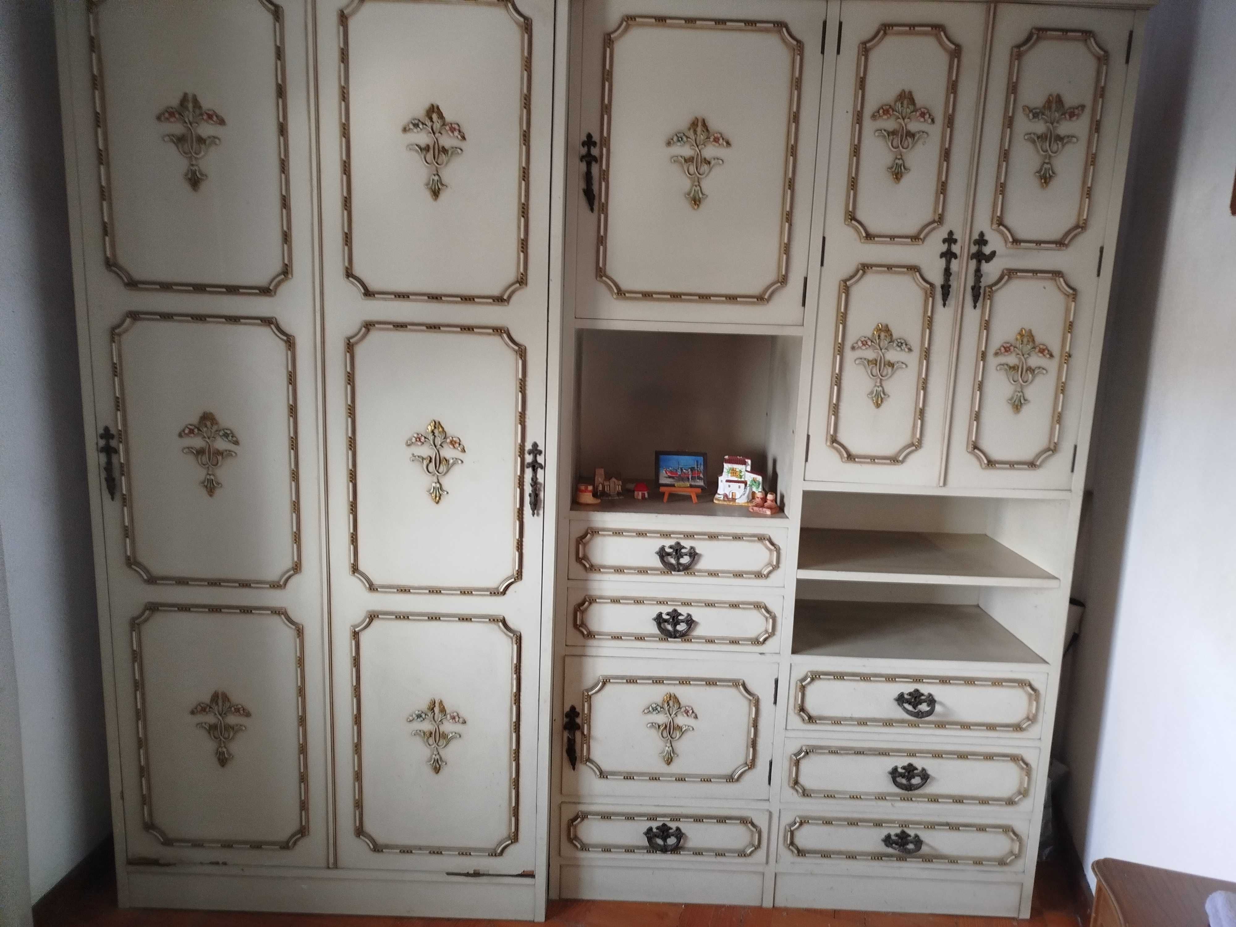 Móvel de quarto em talha