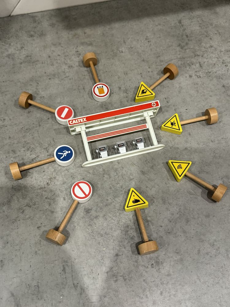 Дитячі деревʼяні дорожні знаки заправка дорога скотч