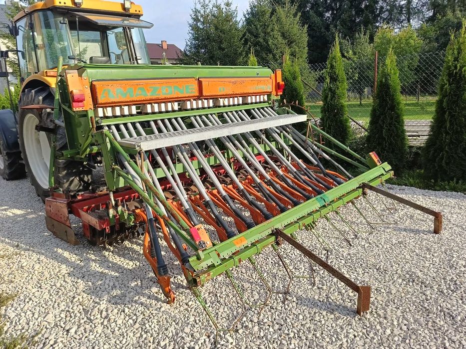 Agregat uprawowo siewny.