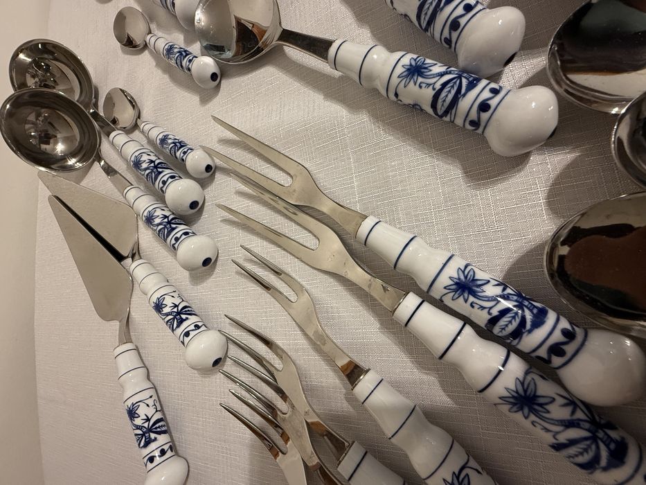 Wzór cebulowy sztućce 77 sztuk cały zestaw