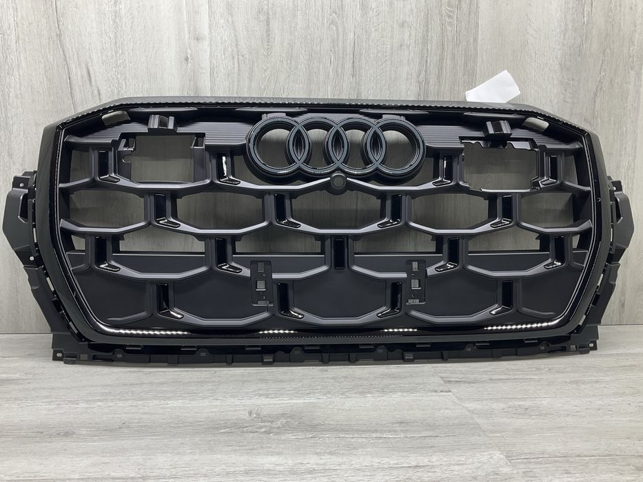 Решетка радиатора 4M0853651B Audi SQ7.