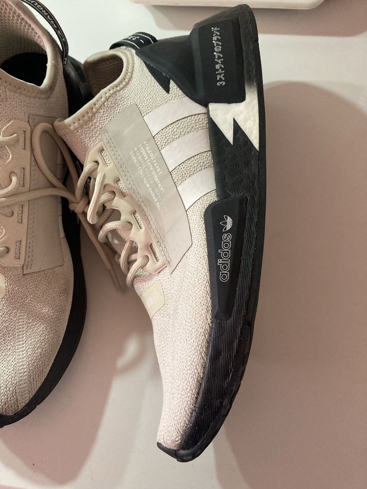 Adidas NMD _R1.V2