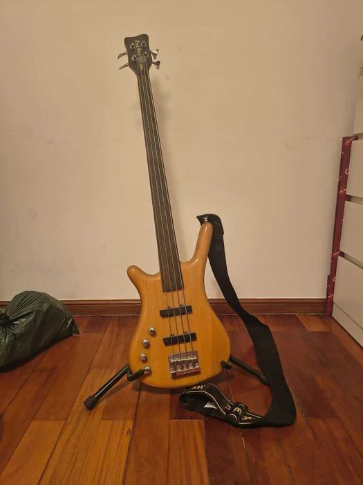 Baixo ativo Warwick Rockbass Corvette fretless para canhotos