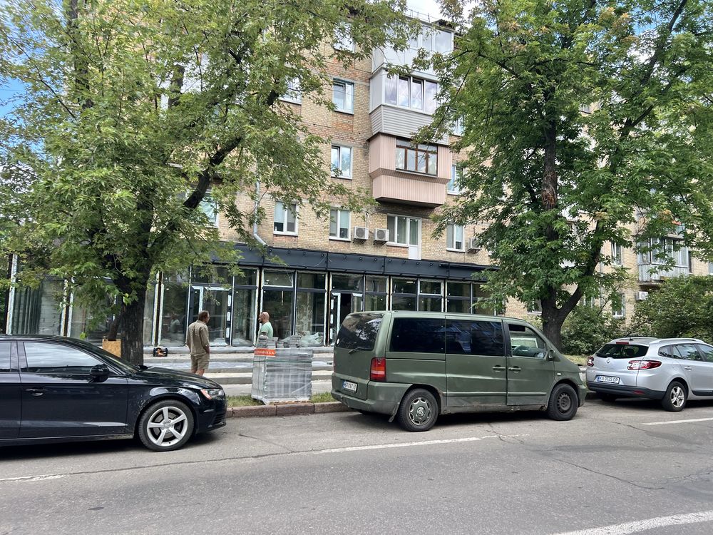 Оренда торгівельного приміщення, 240 м2, вул. Будівельників