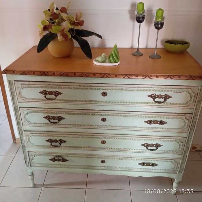 Cómoda vintage estilizada.