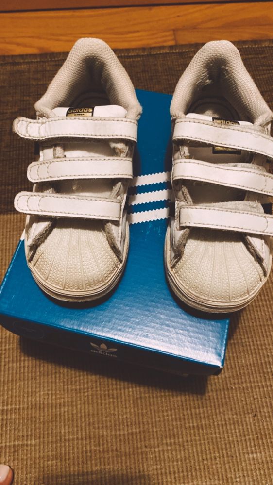 Ténis Adidas Superstar criança 26