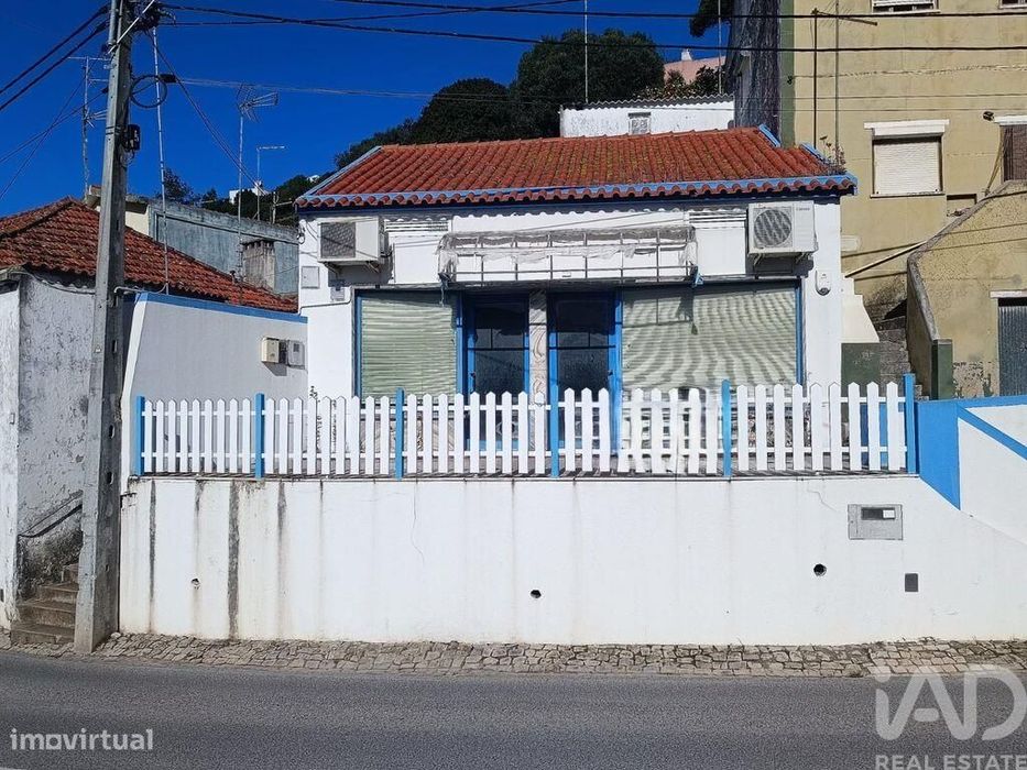 Casa em A dos Cunhados e Maceira de 56,00 m2