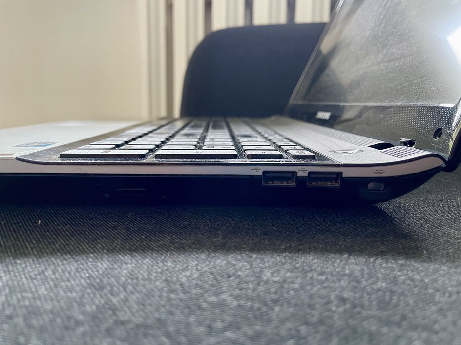 Laptop samsung np300e5a