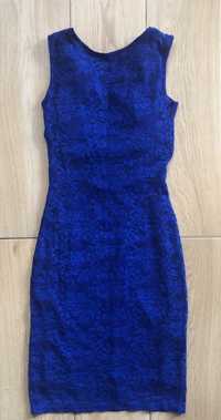 Błękitna koronkowa sukienka z odkrytymi plecami z firmy Asos w rozmiar