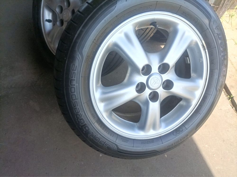 Koła Toyota Avensis Dunlop 195/60 R15 7mm + nakrętki