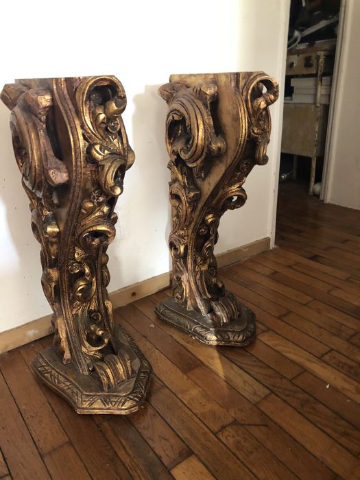 Colunas de suporte mesa vintage em madeira