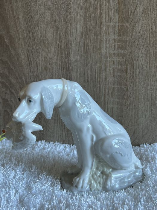 Porcelanowa figurka psa 1980r