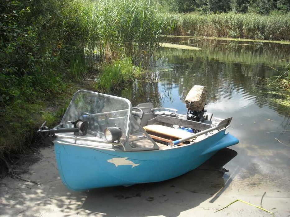 Човен алюмінієвий з  двигуном .