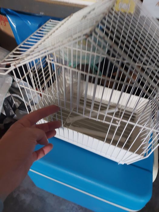 Gaiola pequena branca