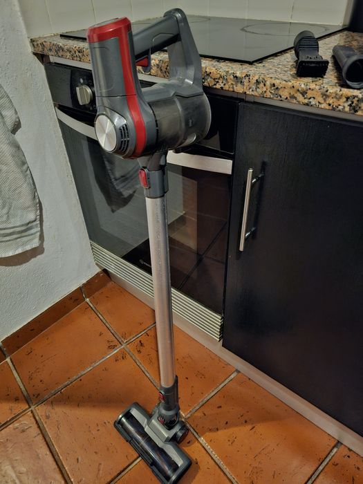 Aspirador vertical de bateria sem saco