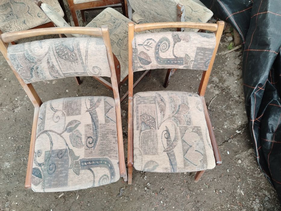 Stare stylowe krzesła z czasów PRL