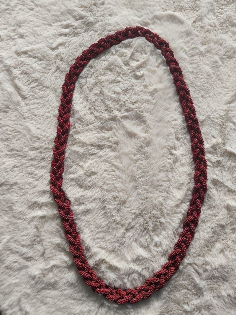 Colar vermelho comprido
