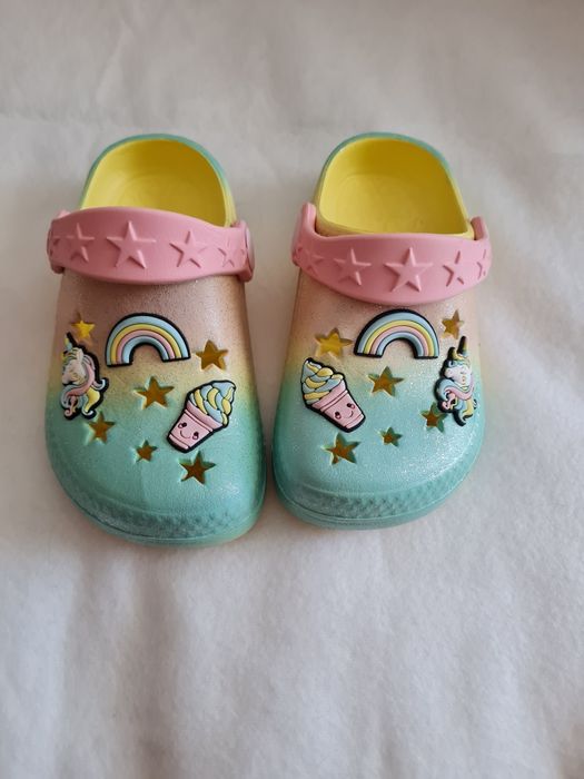 Sandália tipo crocs