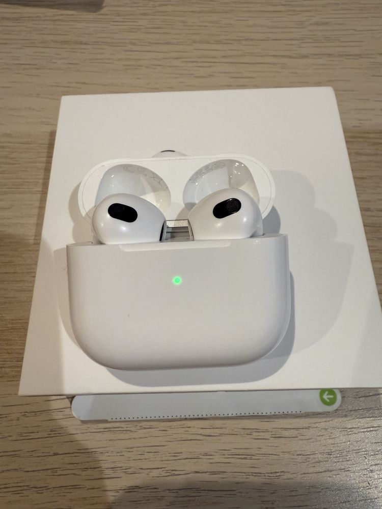 Słuchawki douszne APPLE AirPods III Biały (Etui z Lightning)
