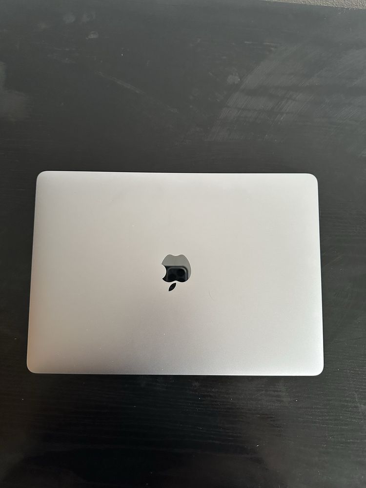MacBook Air M1 8/256gb